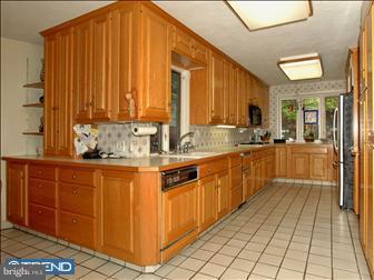 532 Wynlyn Road Wynnewood, PA 19096 - Photo 4 of 10 Kitchen