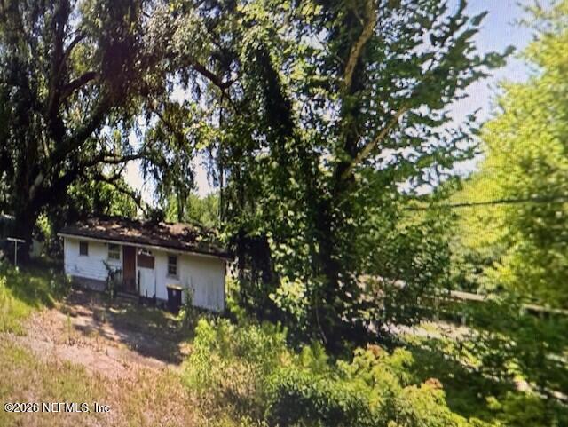 a view of a house with a tree