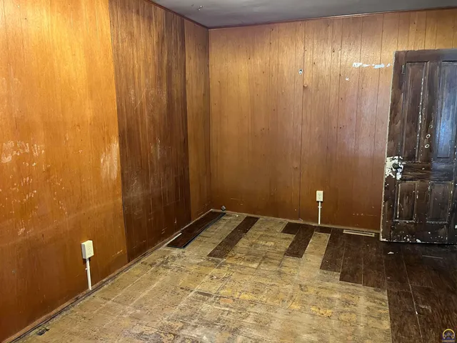 $54,900 | 801 West 7th Avenue, Emporia, KS 66801