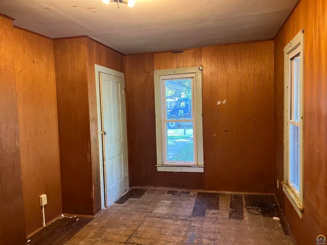 $54,900 | 801 West 7th Avenue, Emporia, KS 66801