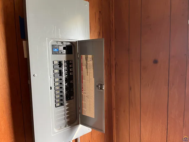 $54,900 | 801 West 7th Avenue, Emporia, KS 66801