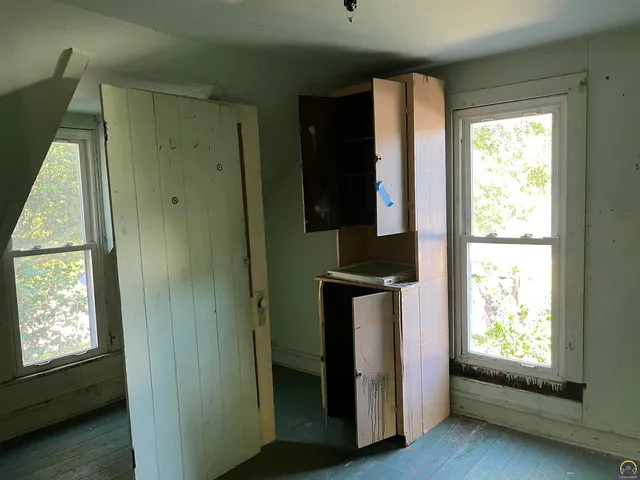 $54,900 | 801 West 7th Avenue, Emporia, KS 66801