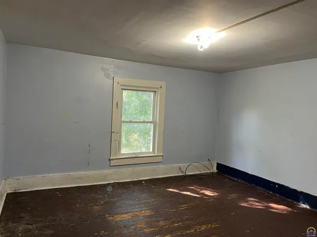 $54,900 | 801 West 7th Avenue, Emporia, KS 66801