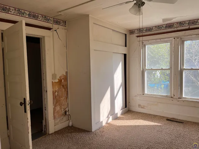 $54,900 | 801 West 7th Avenue, Emporia, KS 66801