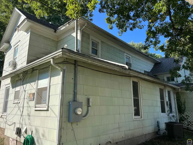 $54,900 | 801 West 7th Avenue, Emporia, KS 66801