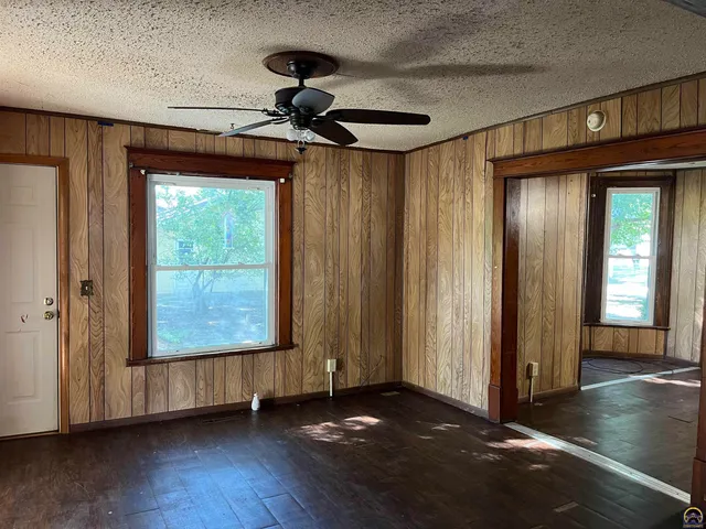 $54,900 | 801 West 7th Avenue, Emporia, KS 66801