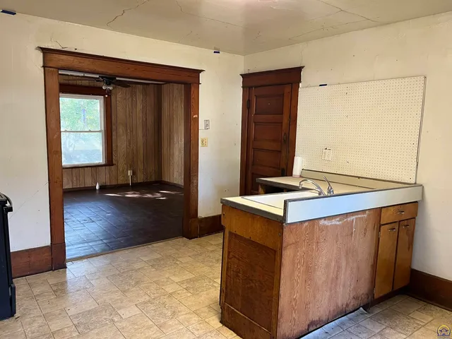 $54,900 | 801 West 7th Avenue, Emporia, KS 66801