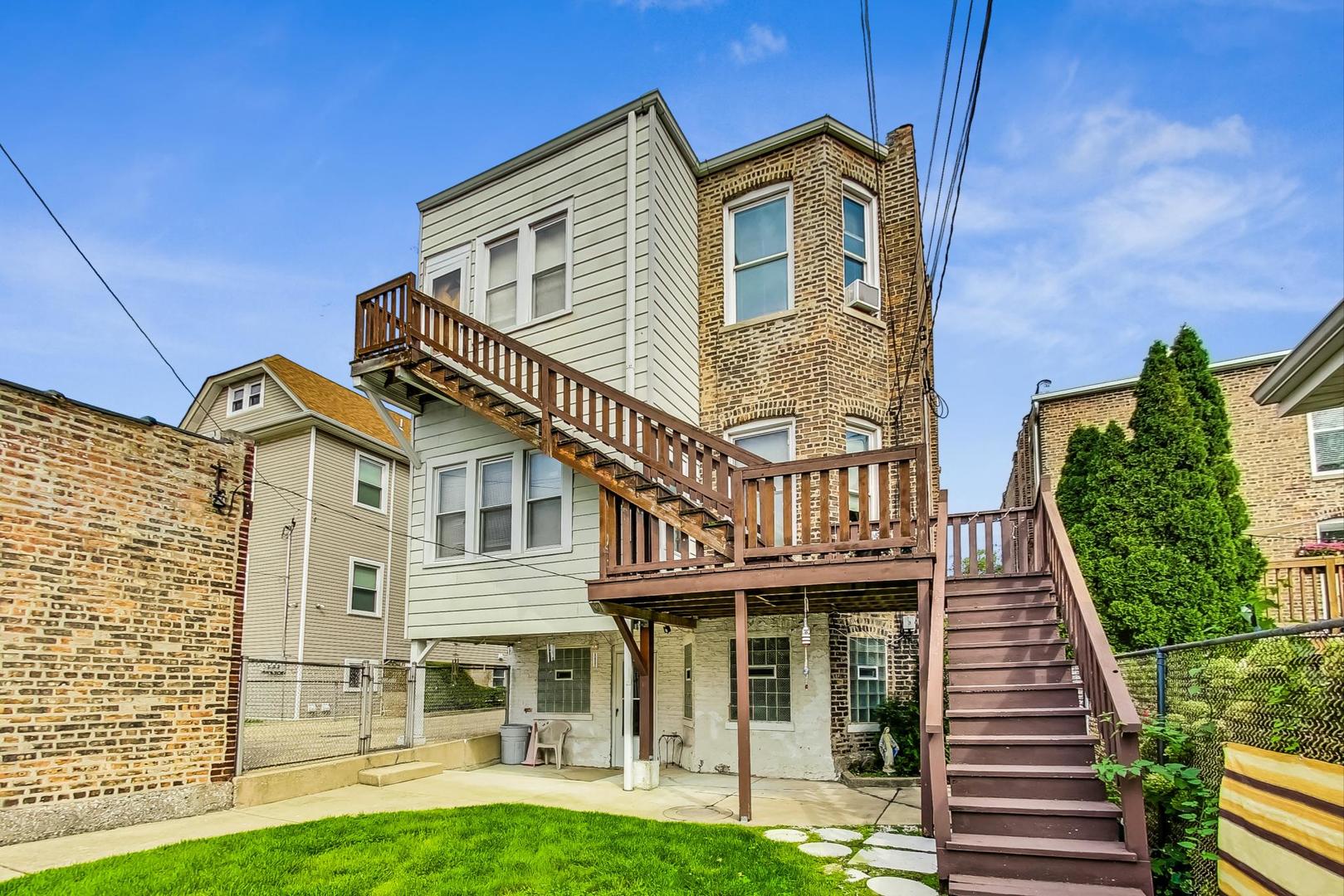 2954 South Loomis Street Chicago, IL 60608 - Photo 65 of 80 a front view of a house