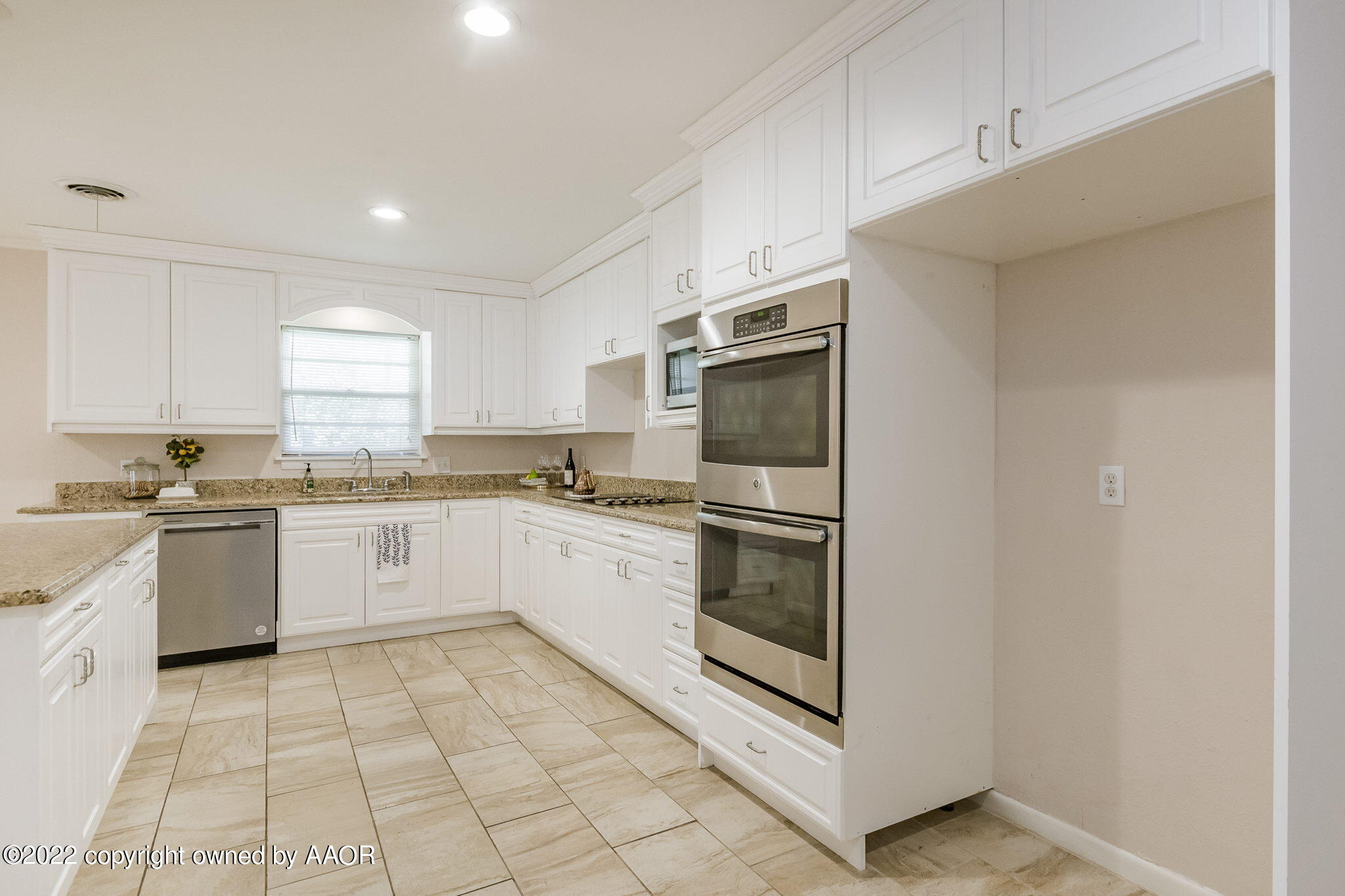 6107 Gainsborough Road Amarillo, TX 79106 - Photo 4 of 23 a kitchen with stainless steel appliances granite countertop a sink and a stove