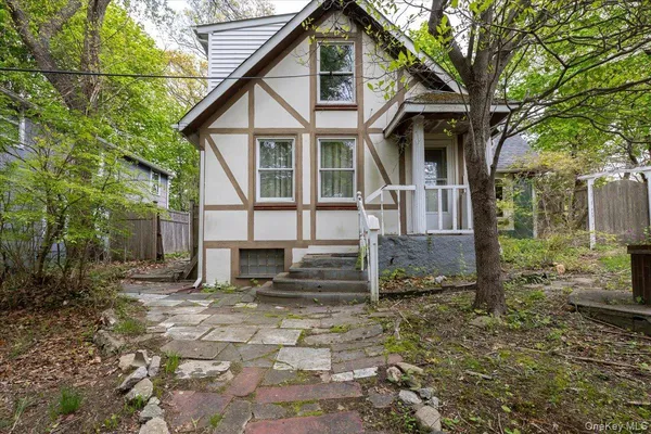 $484,999 | 7 Amagansett Drive, Sound Beach, NY 11789