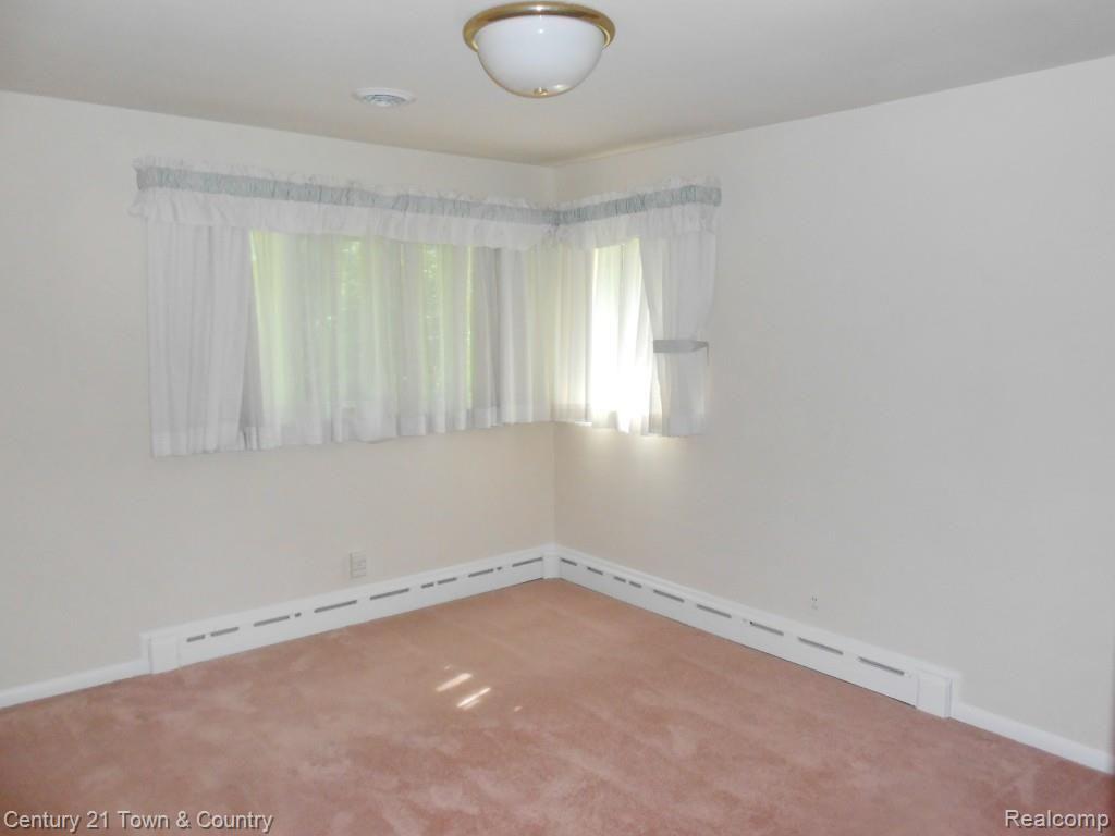 2926 Hillendale Drive Rochester, MI 48309 - Photo 18 of 31 2nd Bdrm.jpg