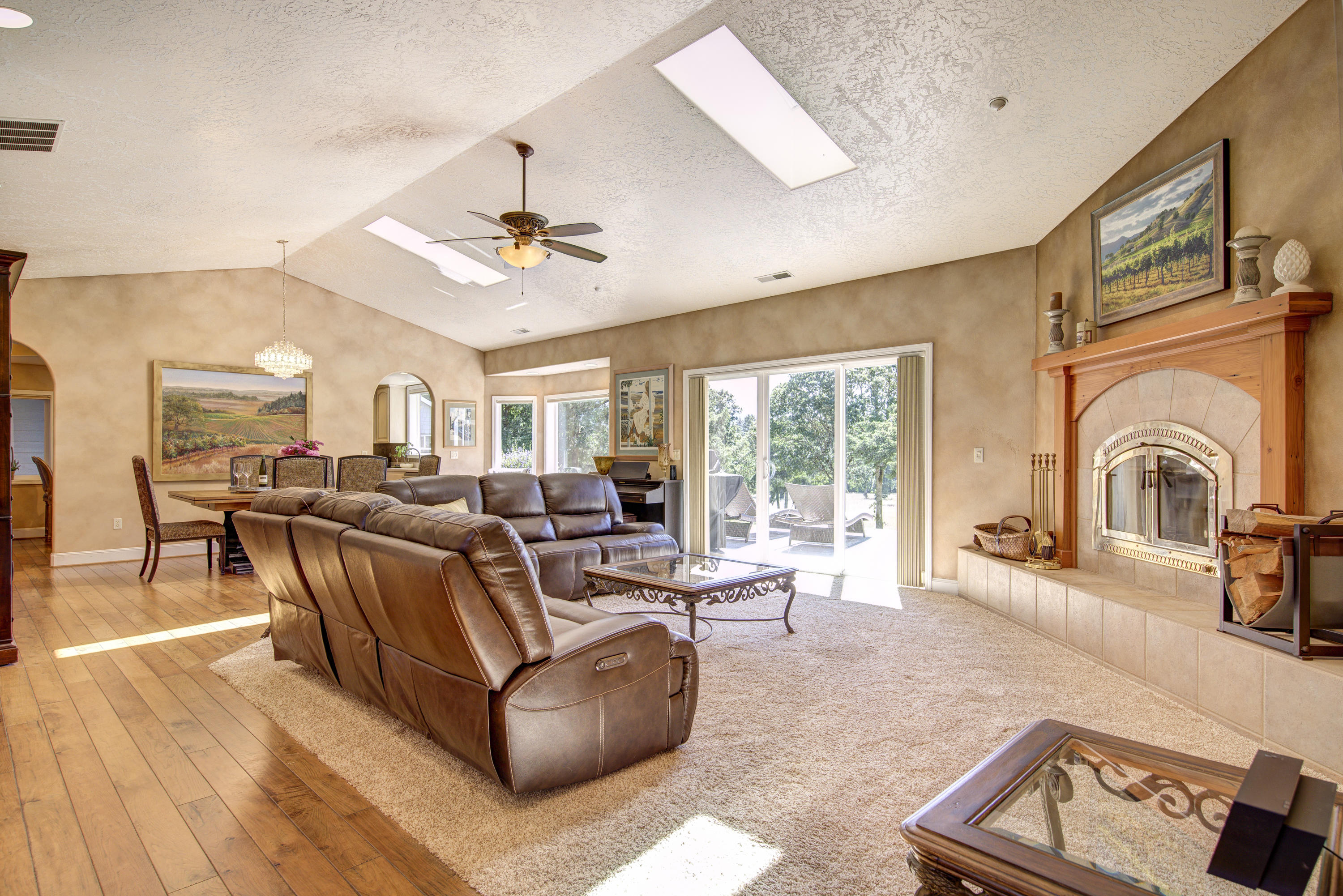 18600 Zielinski Road Sheridan, OR 97378 - Photo 10 of 32 Great Room