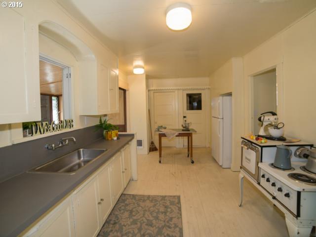 36526 Jasper Road Springfield, OR 97478 - Photo 9 of 16 a spacious bathroom with a double vanity sink and a mirror