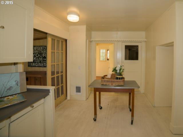 36526 Jasper Road Springfield, OR 97478 - Photo 10 of 16 a room that has a sink and a chair