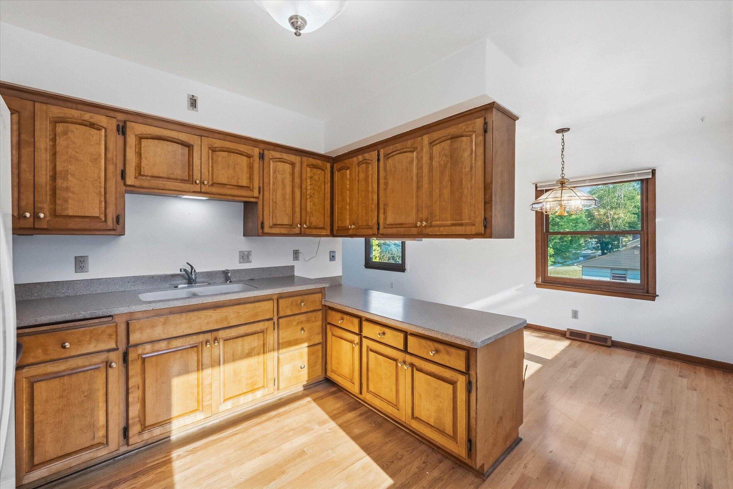 311 South High Street Port Washington, WI 53074 - Photo 12 of 35 11-Kitchen