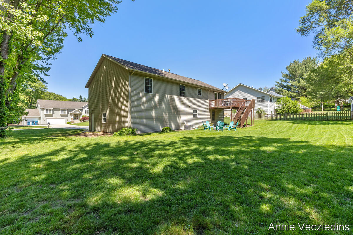15096 Oakland Street Spring Lake, MI 49456 - Photo 31 of 41 15096-Oakland_032