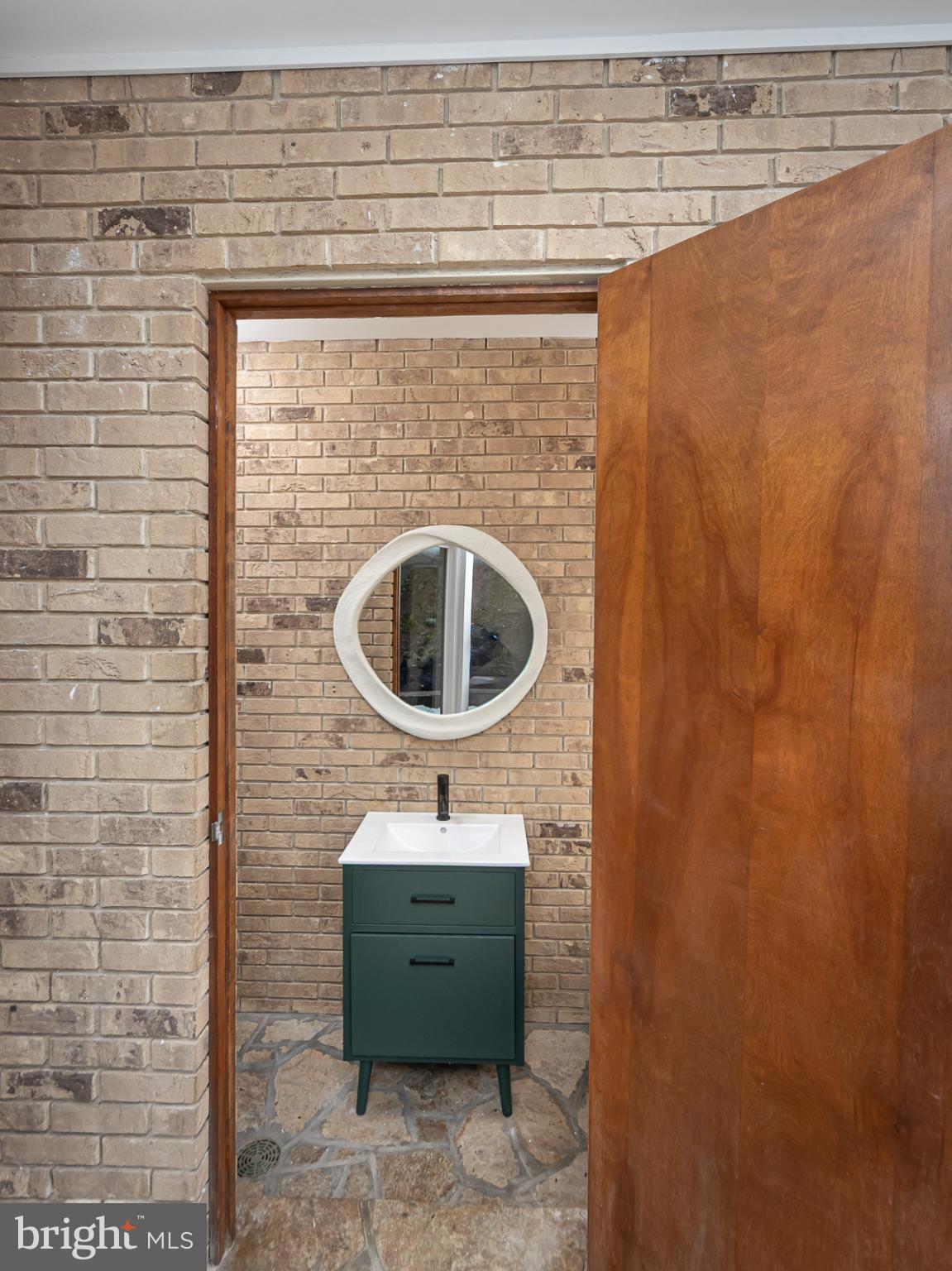 903 Ivy Hill Road Cockeysville, MD 21030 - Photo 36 of 100 Chic bathroom entrance with modern accents.