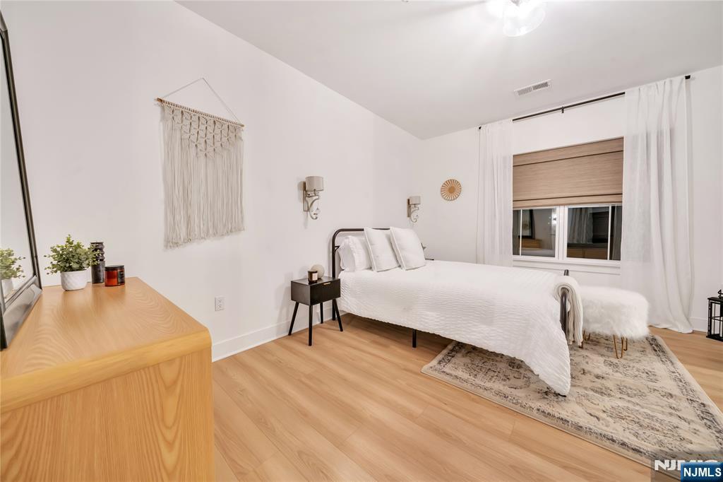 204 Encampment Towaco, NJ 07082 - Photo 6 of 25