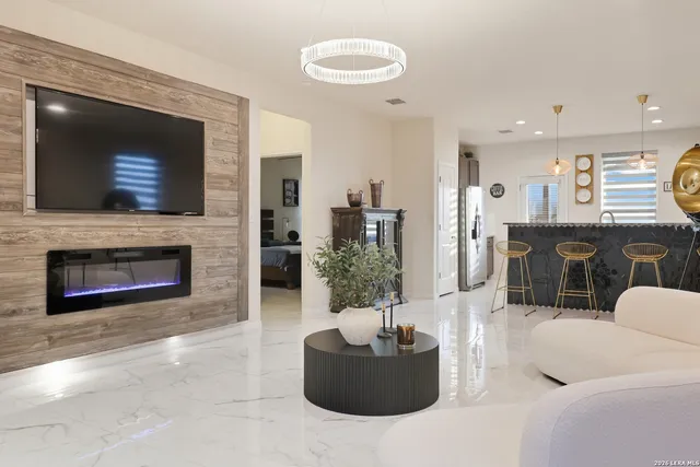 $2,200 | 2838 High Castle, San Antonio, TX 78245