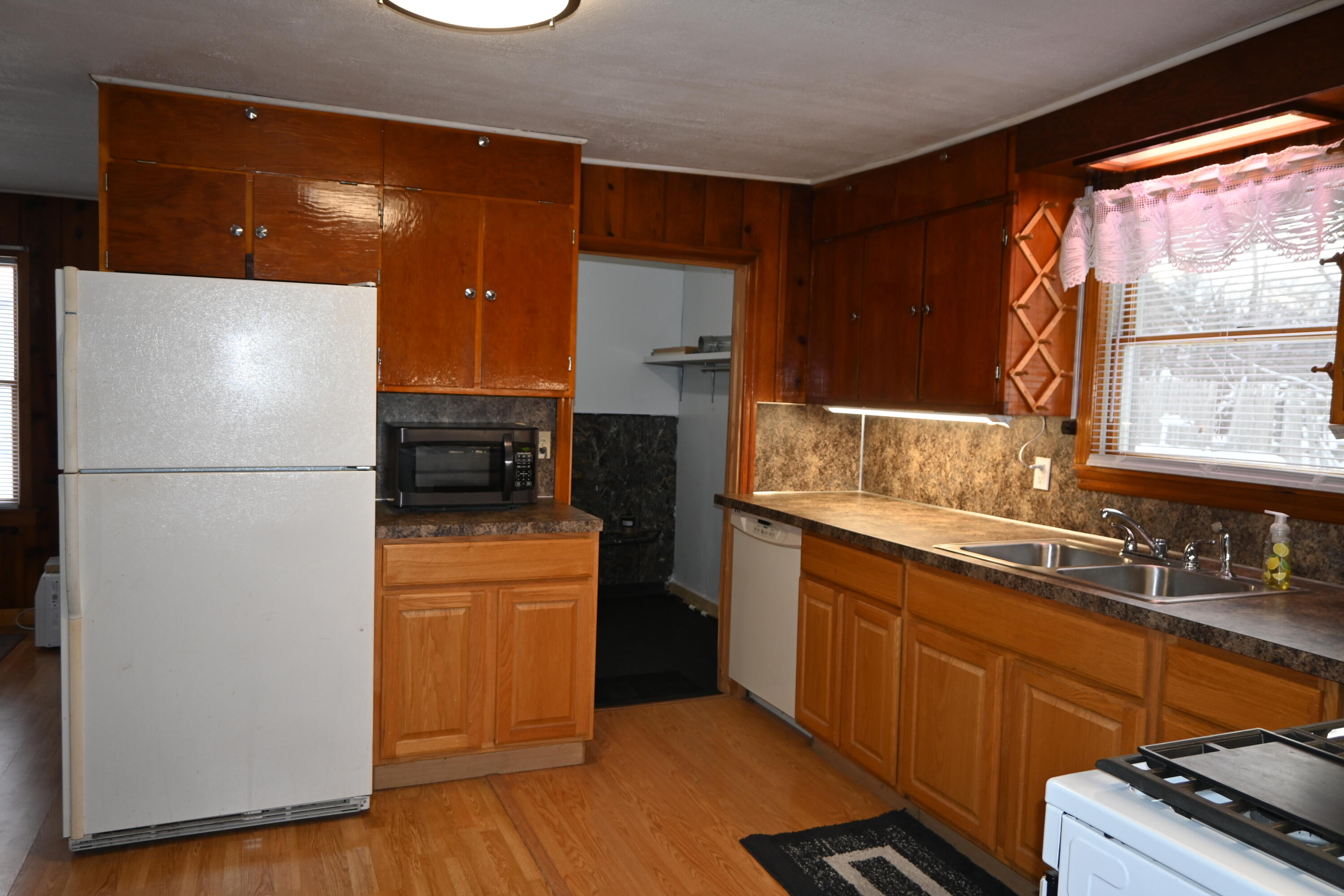 2087 Whitehall Road Muskegon, MI 49445 - Photo 12 of 40 DSC_0884