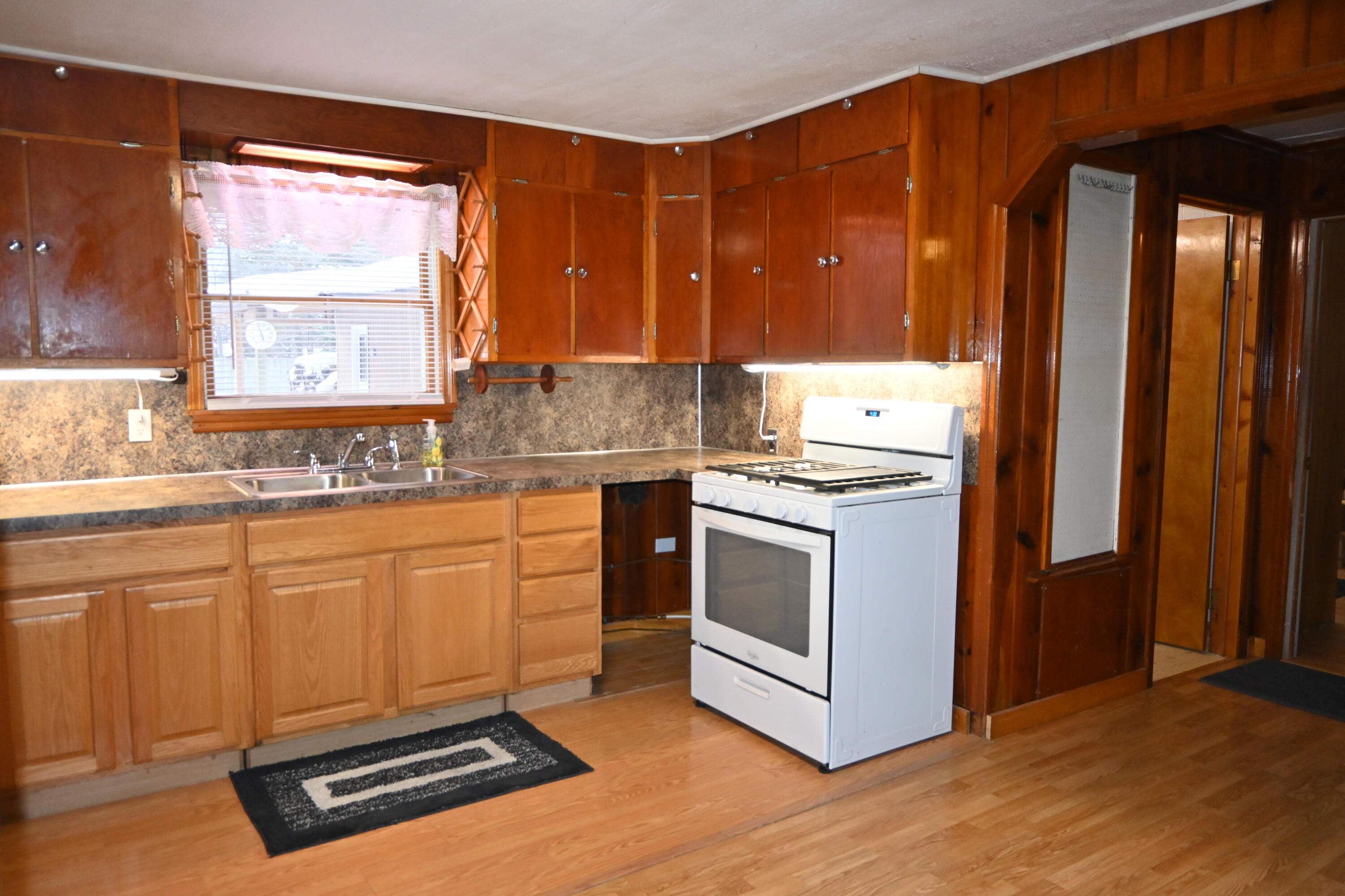 2087 Whitehall Road Muskegon, MI 49445 - Photo 14 of 40 DSC_0927