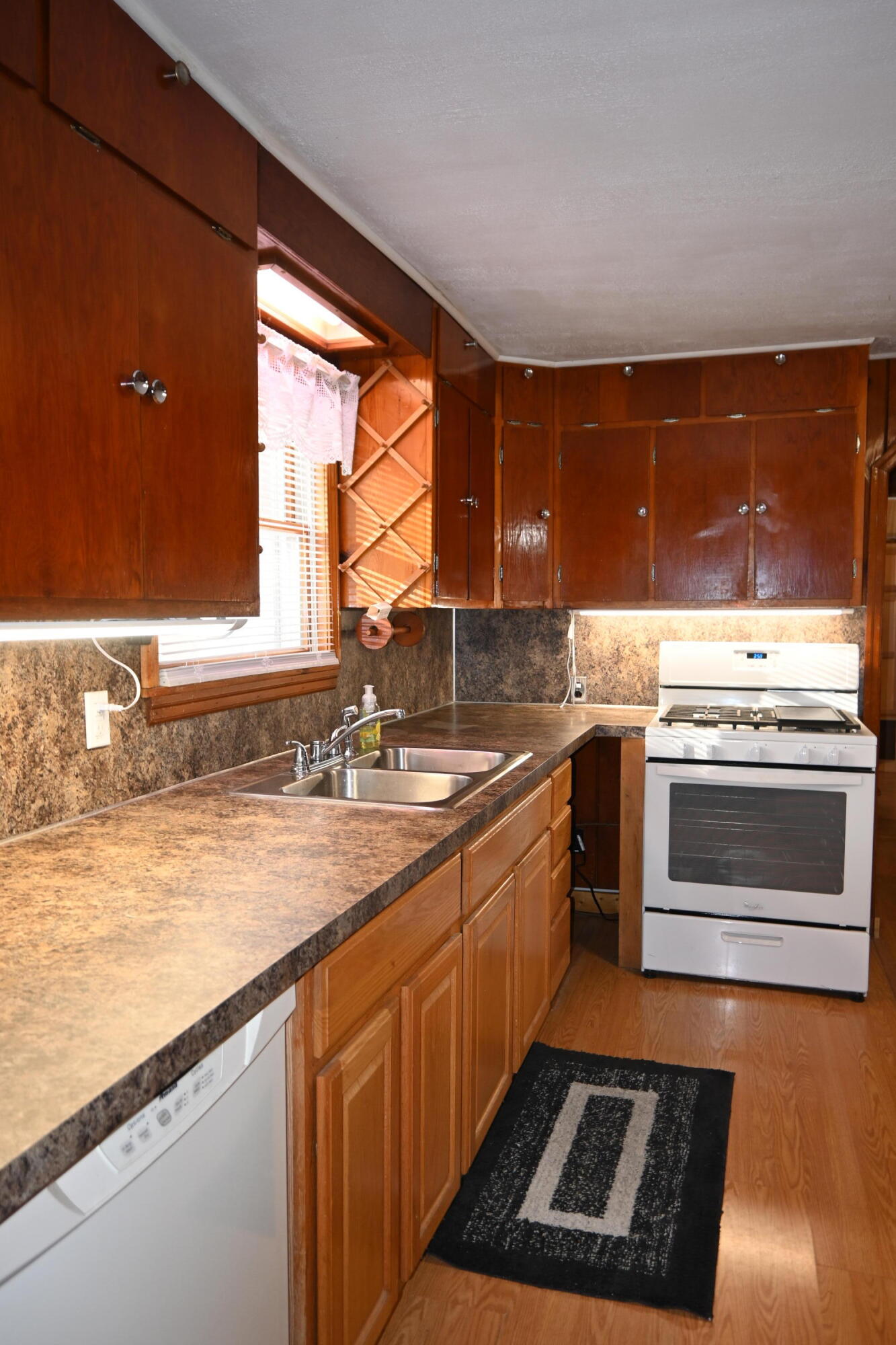 2087 Whitehall Road Muskegon, MI 49445 - Photo 15 of 40 DSC_0874