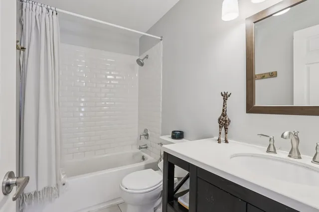 $235,000 | 1106 Stratford Court, Unit D, Elgin, IL 60120