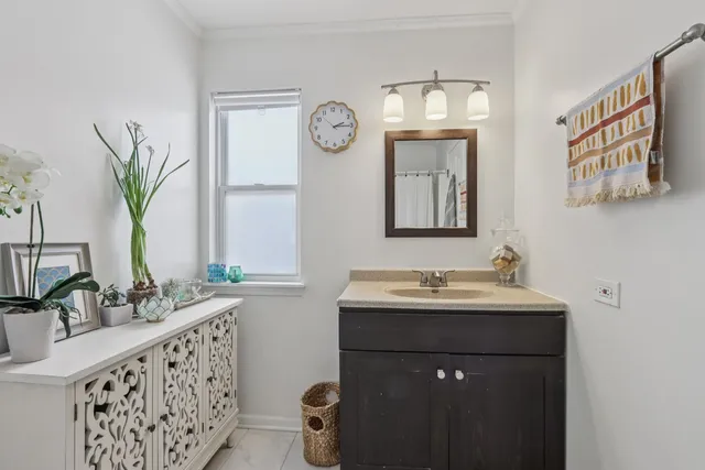 $235,000 | 1106 Stratford Court, Unit D, Elgin, IL 60120