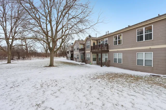 $235,000 | 1106 Stratford Court, Unit D, Elgin, IL 60120