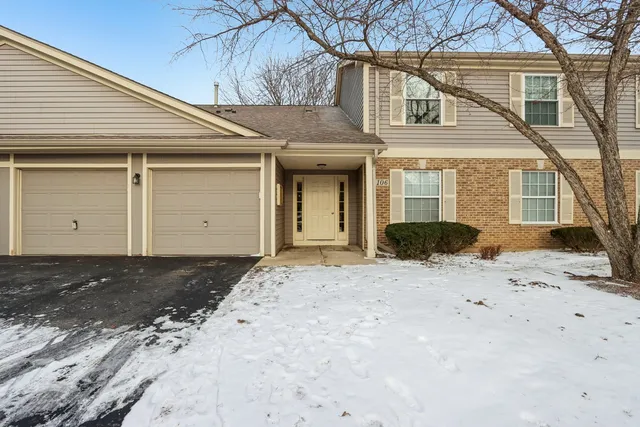 $235,000 | 1106 Stratford Court, Unit D, Elgin, IL 60120