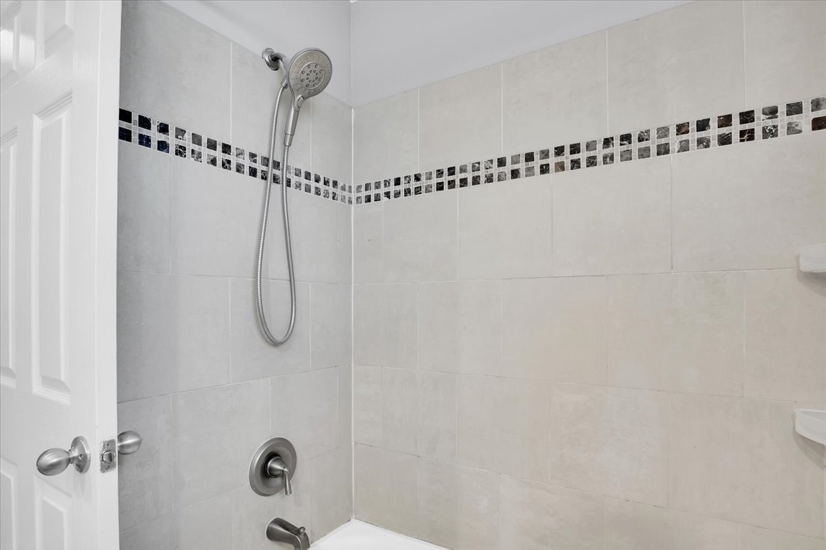 10822 Major Avenue Chicago Ridge, IL 60415 - Photo 15 of 30 a bathroom with a shower