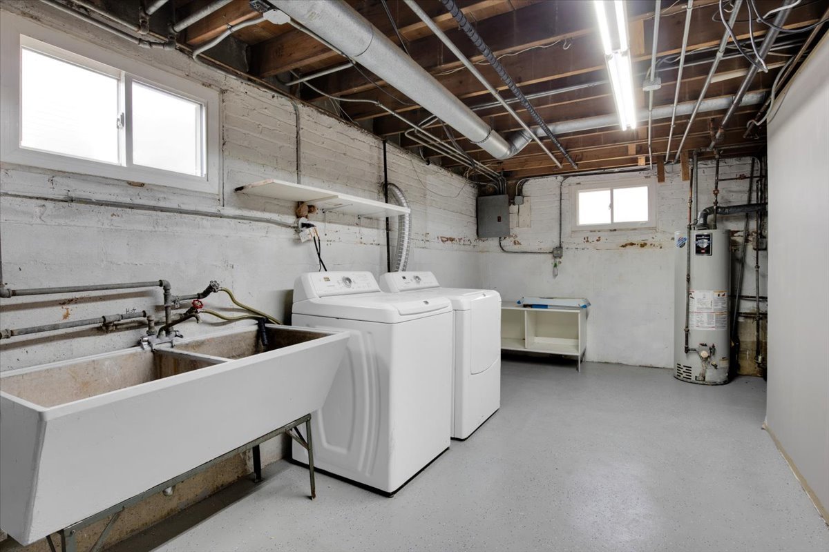 10822 Major Avenue Chicago Ridge, IL 60415 - Photo 24 of 30 a utility room with dryer and washer