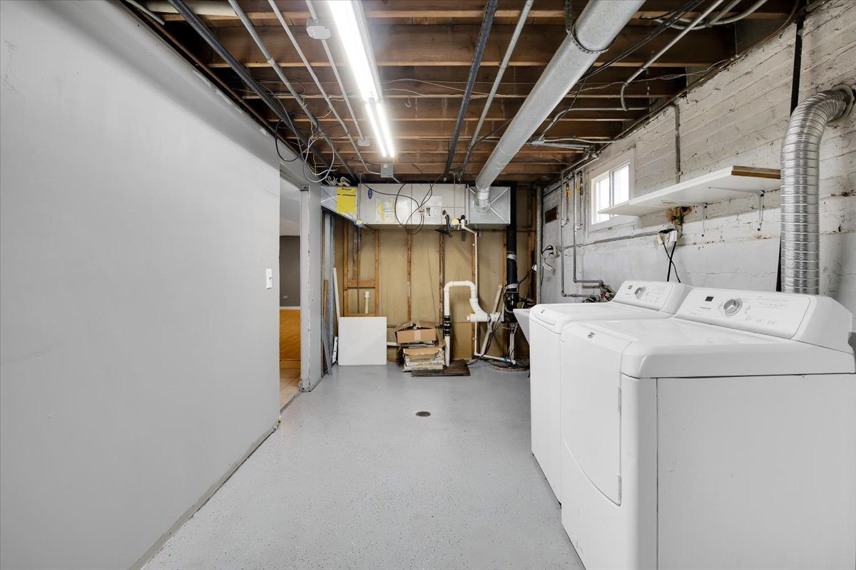 10822 Major Avenue Chicago Ridge, IL 60415 - Photo 25 of 30 a utility room with dryer and washer