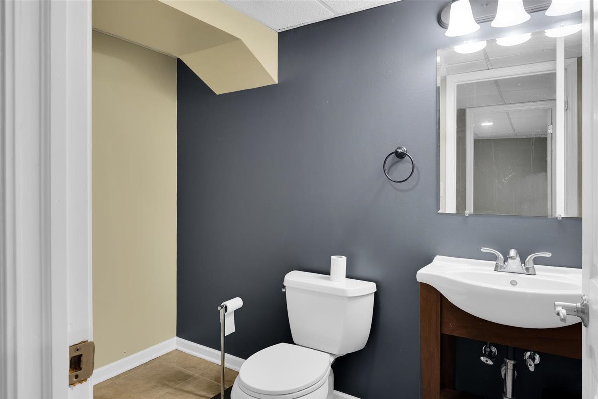 10822 Major Avenue Chicago Ridge, IL 60415 - Photo 28 of 30 a bathroom with a toilet a sink and mirror