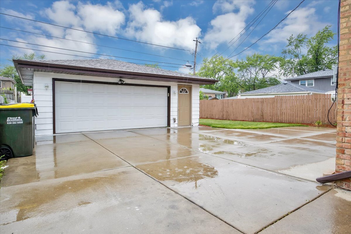 10822 Major Avenue Chicago Ridge, IL 60415 - Photo 3 of 30 a view of back yard of the house