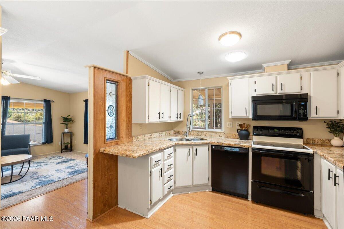 2352 Hillside Loop Road Prescott, AZ 86301 - Photo 9 of 27 Kitchen