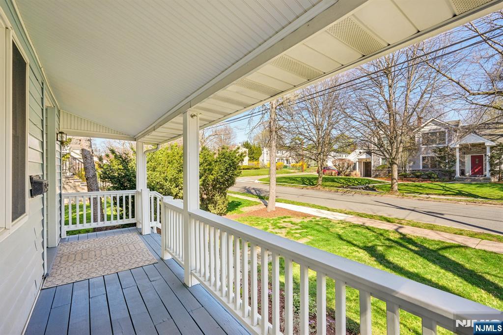 454 Northern Parkway Ridgewood, NJ 07450 - Photo 3 of 21