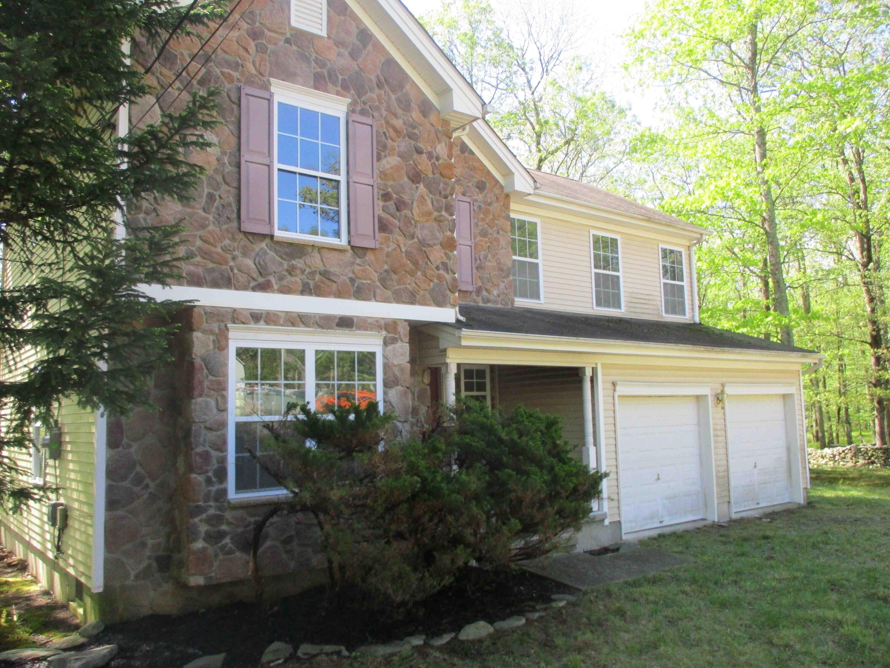 2113 Dorset Court Bushkill, PA 18324 - Photo 8 of 10 a front view of a house with garden