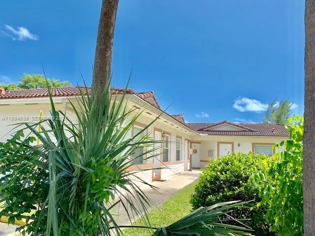 $2,000 | 13705 Northeast 20th Place, Unit 3, North Miami Beach, FL 33181