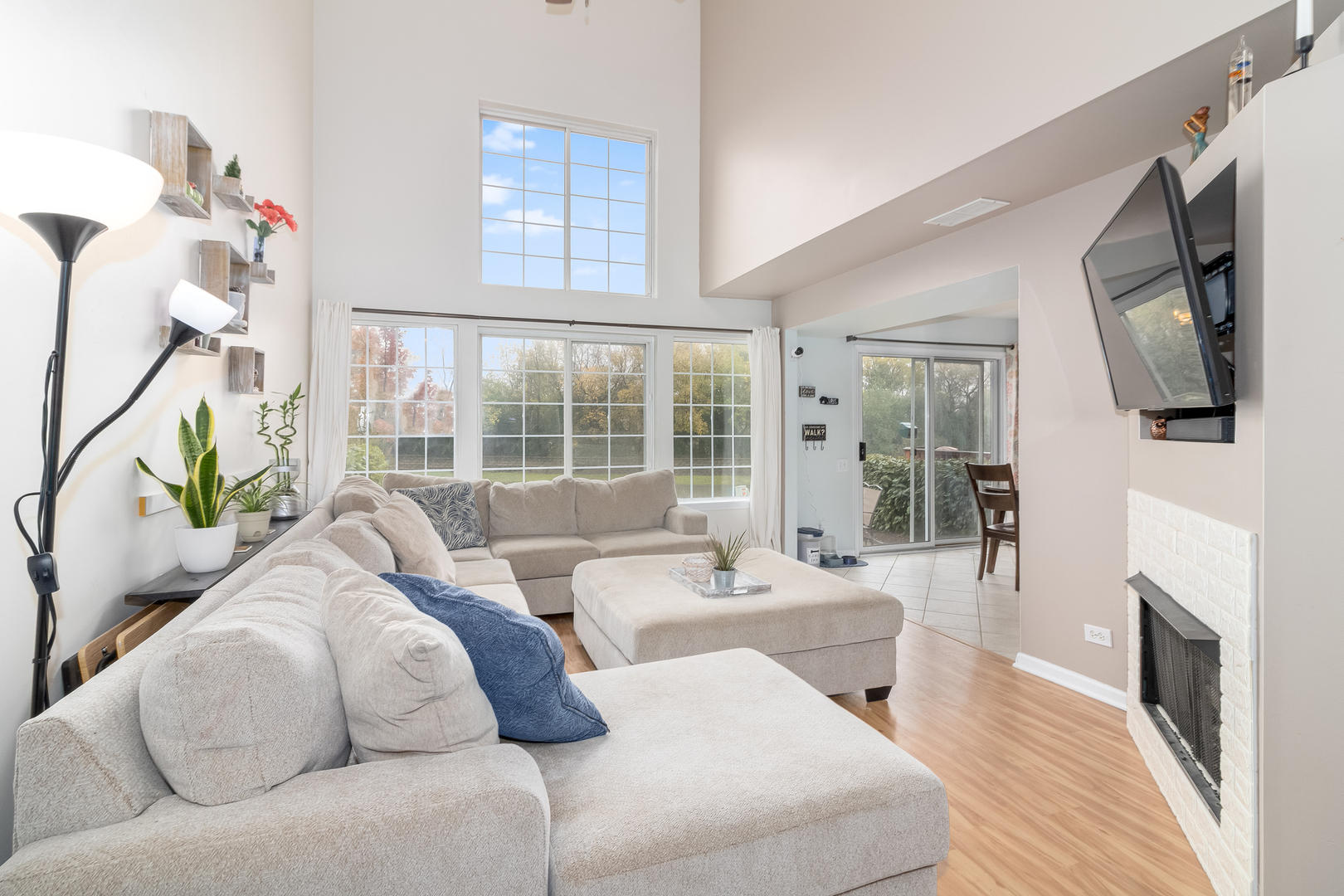 1359 Spaulding Road Bartlett, IL 60103 - Photo 3 of 25 Gallery Image 3