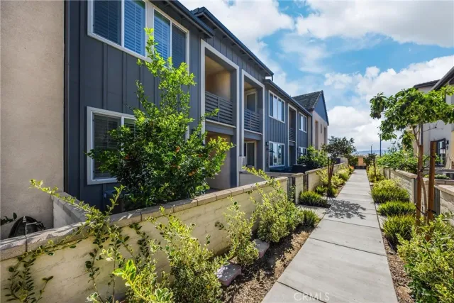 a view of a pathway with house on both side