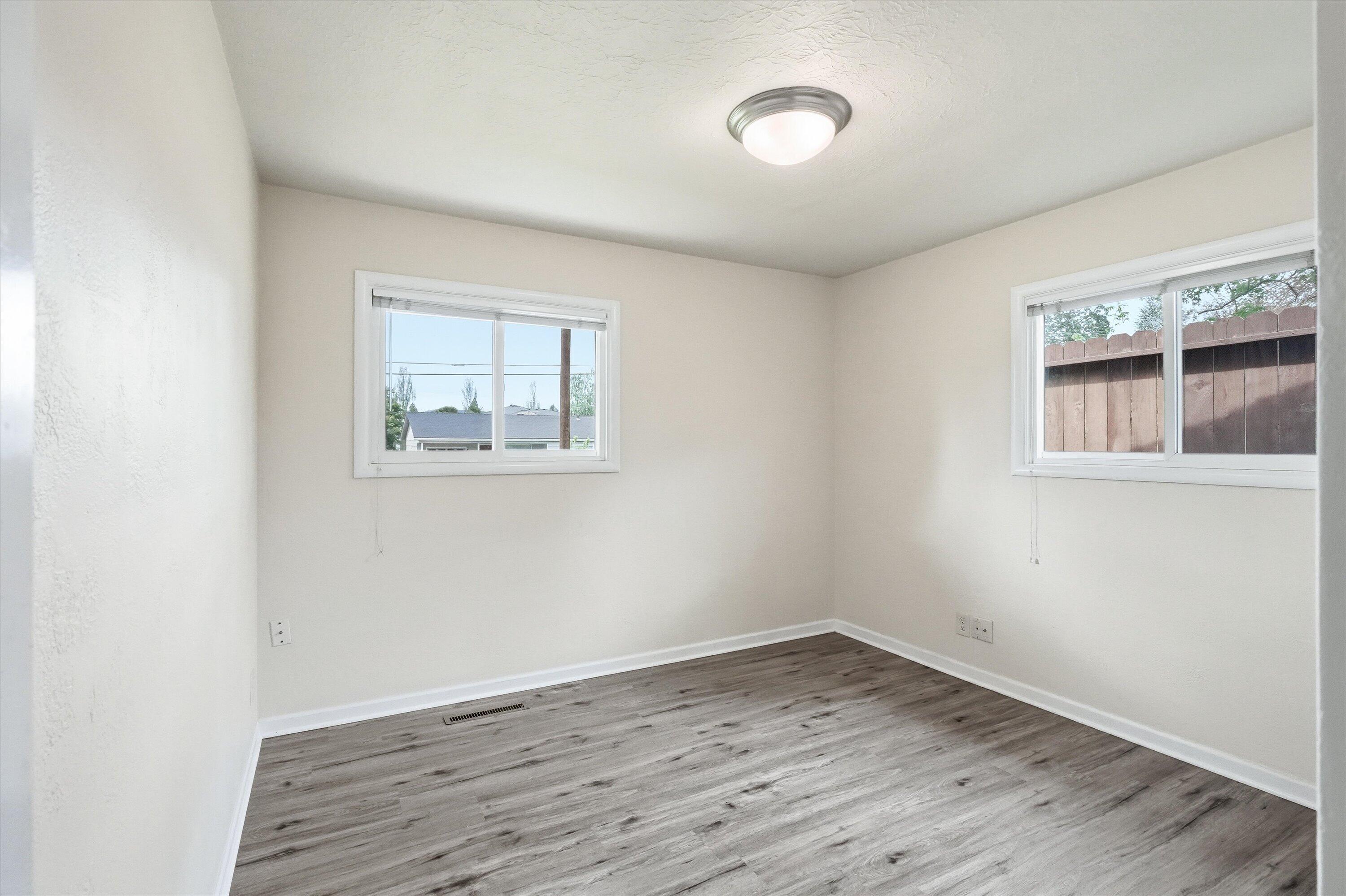 689 South Modoc Avenue Medford, OR 97504 - Photo 24 of 47 Bedroom #2