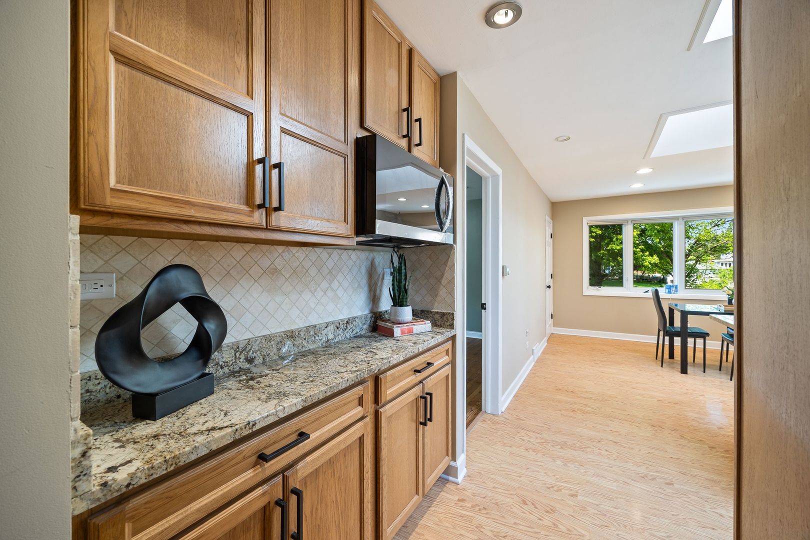 564 West Harrison Road Lombard, IL 60148 - Photo 7 of 33