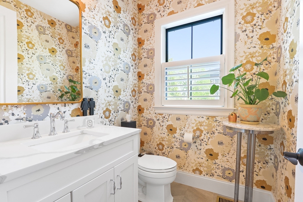 1473 Great Plain Avenue Needham, MA 02492 - Photo 15 of 42