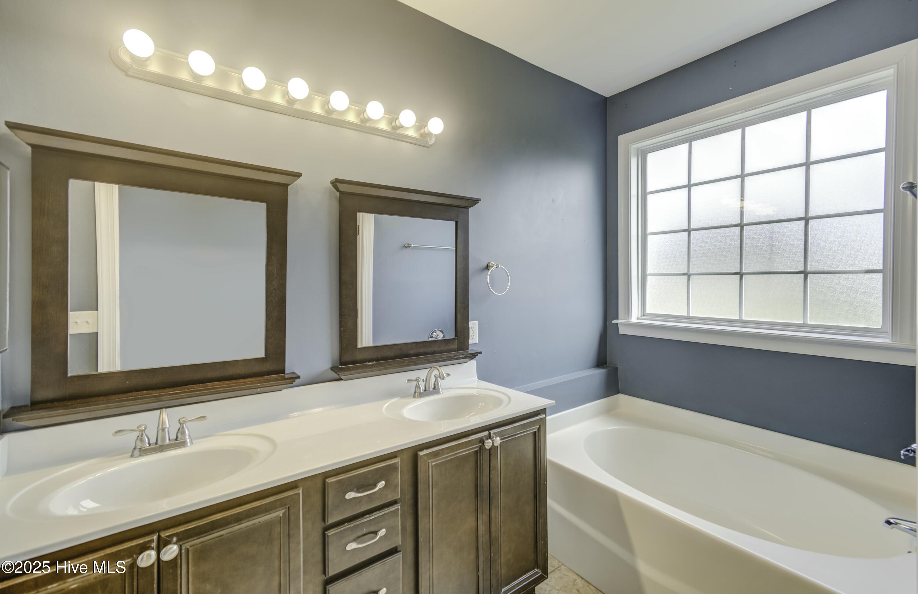 160 River Winding Road Jacksonville, NC 28540 - Photo 25 of 34 primary bath room