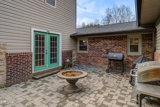 $430,000 | 335 Pleasant Hill Place, Bluff City, TN 37618