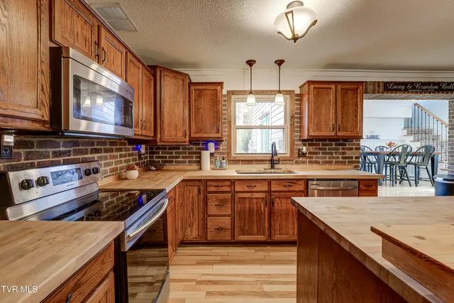 $430,000 | 335 Pleasant Hill Place, Bluff City, TN 37618