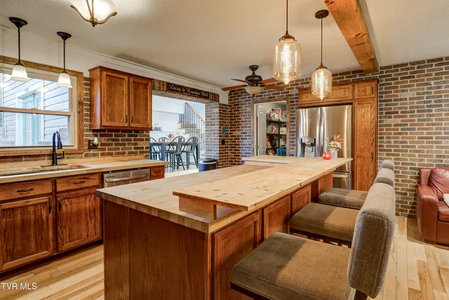 $430,000 | 335 Pleasant Hill Place, Bluff City, TN 37618