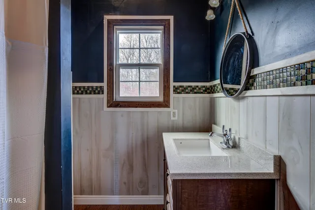 $430,000 | 335 Pleasant Hill Place, Bluff City, TN 37618