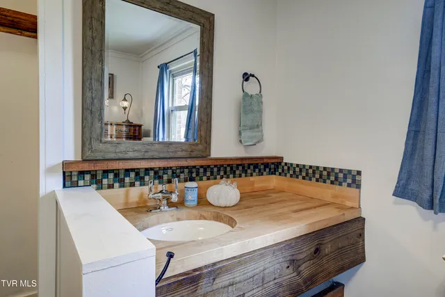 $430,000 | 335 Pleasant Hill Place, Bluff City, TN 37618